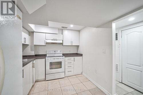 Bsmt - 4 Hedgeline Street, Brampton, ON - Indoor Photo Showing Kitchen