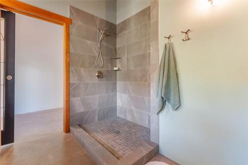 2750 Noyes Road, Naramata, BC - Indoor Photo Showing Bathroom