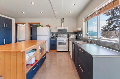 2750 Noyes Road, Naramata, BC - Indoor Photo Showing Kitchen