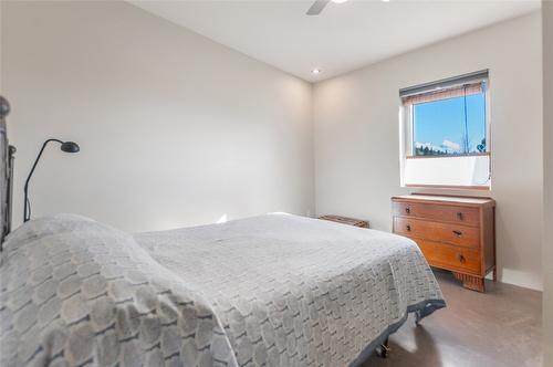 2750 Noyes Road, Naramata, BC - Indoor Photo Showing Bedroom