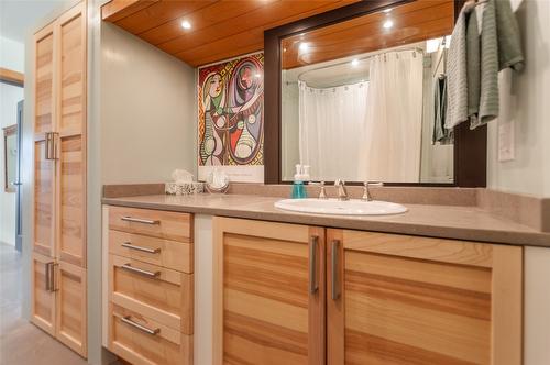 2750 Noyes Road, Naramata, BC - Indoor Photo Showing Bathroom