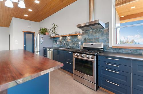 2750 Noyes Road, Naramata, BC - Indoor Photo Showing Kitchen