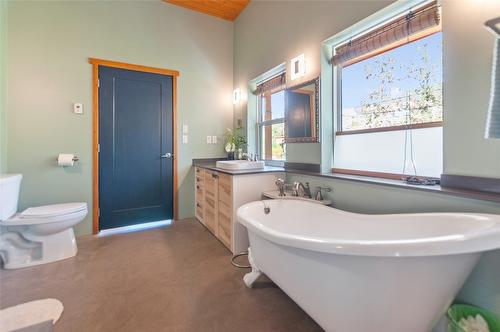 2750 Noyes Road, Naramata, BC - Indoor Photo Showing Bathroom