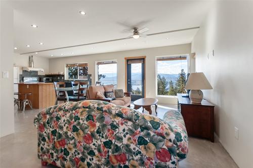 2750 Noyes Road, Naramata, BC - Indoor