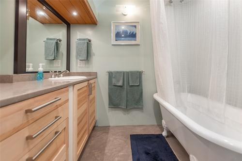 2750 Noyes Road, Naramata, BC - Indoor Photo Showing Bathroom