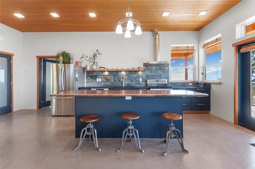 2750 Noyes Road, Naramata, BC - Indoor Photo Showing Kitchen