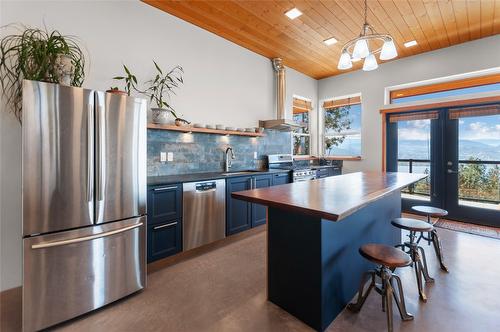 2750 Noyes Road, Naramata, BC - Indoor Photo Showing Kitchen