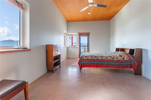 2750 Noyes Road, Naramata, BC - Indoor Photo Showing Bedroom