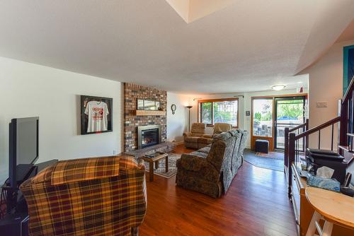 124 Millar Place, Penticton, BC - Indoor Photo Showing Living Room With Fireplace