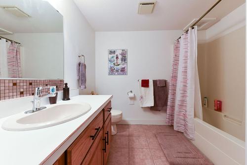 124 Millar Place, Penticton, BC - Indoor Photo Showing Bathroom