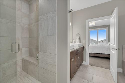 678 Peridot Court, Kelowna, BC - Indoor Photo Showing Bathroom