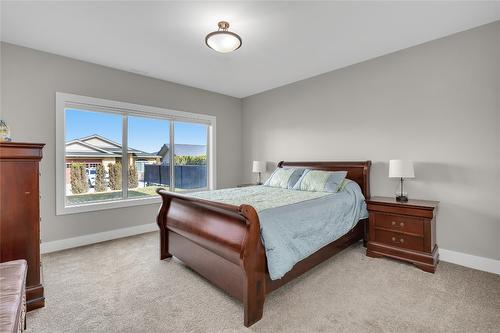 678 Peridot Court, Kelowna, BC - Indoor Photo Showing Bedroom