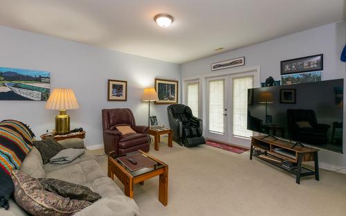 5-441 20 Street, Salmon Arm, BC - Indoor Photo Showing Living Room