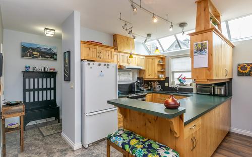 5-441 20 Street, Salmon Arm, BC - Indoor Photo Showing Kitchen With Double Sink