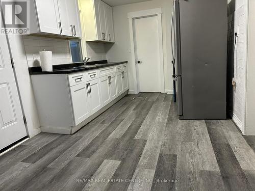 18 Forks Road E, Welland, ON - Indoor Photo Showing Kitchen