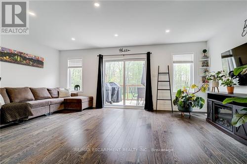 95 Woodedge Circle, Kitchener, ON - Indoor Photo Showing Living Room