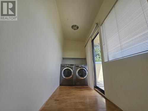 Lower 6Xxx Burns St, Burnaby, BC - Indoor Photo Showing Laundry Room