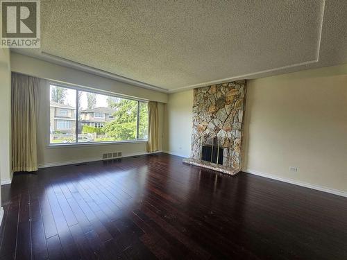 Lower 6Xxx Burns St, Burnaby, BC - Indoor Photo Showing Living Room With Fireplace