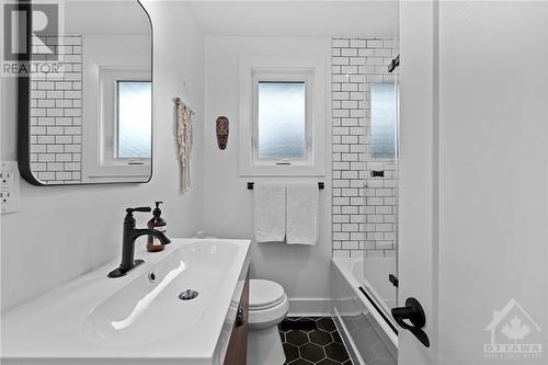2173 Queensgrove Road, Ottawa, ON - Indoor Photo Showing Bathroom