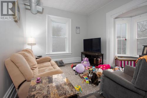 184 St. George Street, West Perth (65 - Town Of Mitchell), ON - Indoor Photo Showing Living Room