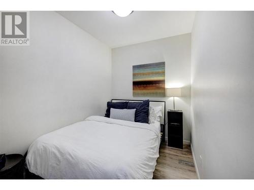 654 Cook Road Unit# 431, Kelowna, BC - Indoor Photo Showing Bedroom