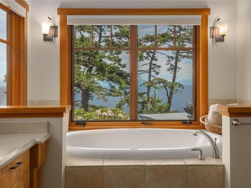 2640 Kevan Dr, Gabriola Island, BC 