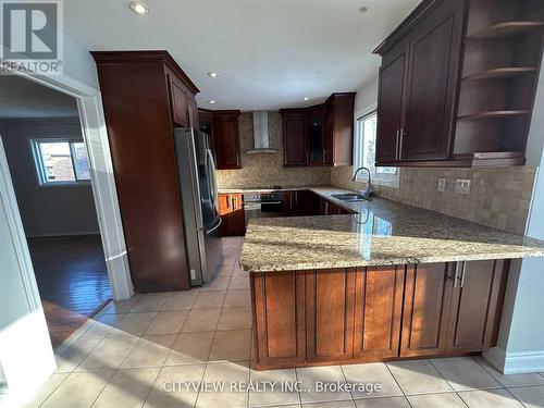 4448 Idlewilde Crescent, Mississauga, ON - Indoor Photo Showing Kitchen