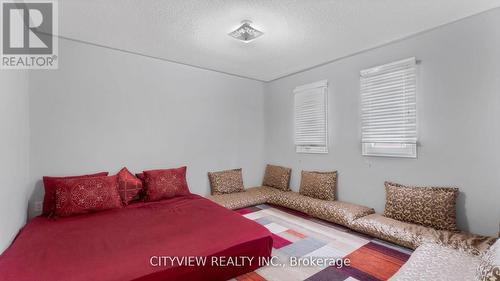 4448 Idlewilde Crescent, Mississauga, ON - Indoor Photo Showing Living Room