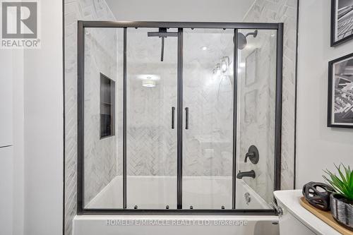 5 - 140 Ripley Court, Oakville, ON - Indoor Photo Showing Bathroom