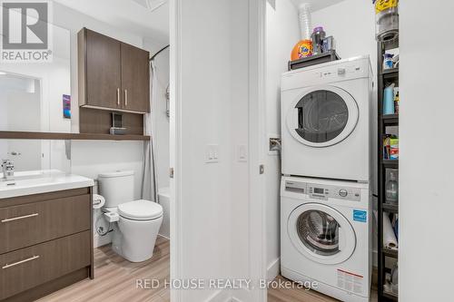 414 - 128 Fairview Mall Drive, Toronto, ON - Indoor Photo Showing Laundry Room