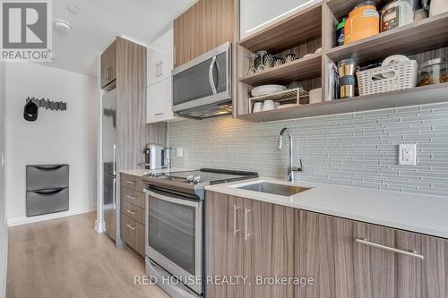 414 - 128 Fairview Mall Drive, Toronto, ON - Indoor Photo Showing Kitchen With Upgraded Kitchen