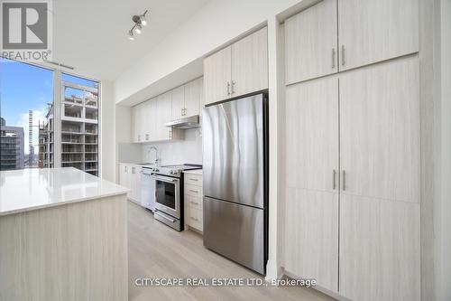 Ph211 - 9000 Jane Street E, Vaughan (Vellore Village), ON - Indoor Photo Showing Kitchen