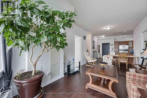 1708 - 15 Windermere Avenue, Toronto (High Park-Swansea), ON - Indoor Photo Showing Living Room