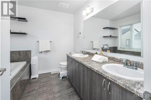 53 Summitview Drive, Ottawa, ON - Indoor Photo Showing Bathroom