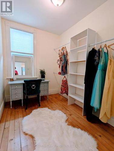 Dressing Room or study or 3rd bedrm with built-i - 569 English Street, London, ON - Indoor