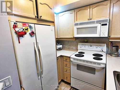 225 - 15 Northtown Way, Toronto, ON - Indoor Photo Showing Kitchen