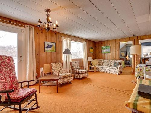 Family room - 48 Ch. Gobeille, Saint-Sauveur, QC - Indoor Photo Showing Living Room