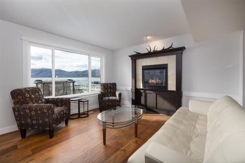 4244 Beach Avenue, Peachland, BC - Indoor Photo Showing Living Room With Fireplace