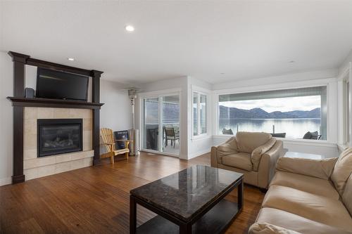 4244 Beach Avenue, Peachland, BC - Indoor Photo Showing Living Room With Fireplace