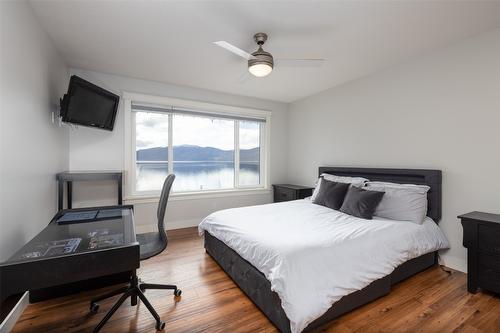 4244 Beach Avenue, Peachland, BC - Indoor Photo Showing Bedroom