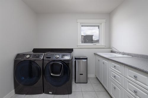 4244 Beach Avenue, Peachland, BC - Indoor Photo Showing Laundry Room