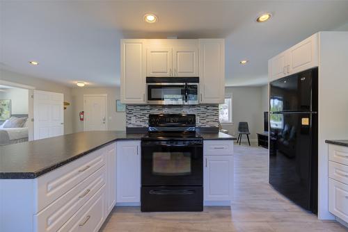 4244 Beach Avenue, Peachland, BC - Indoor Photo Showing Kitchen