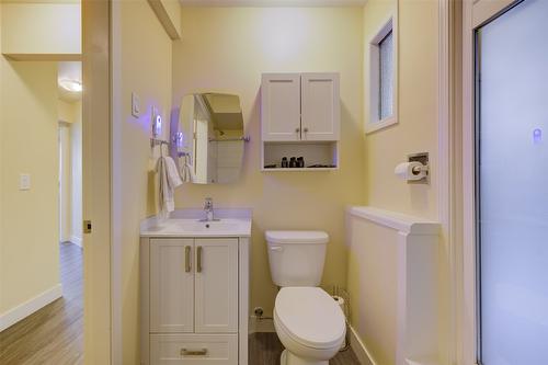 4244 Beach Avenue, Peachland, BC - Indoor Photo Showing Bathroom