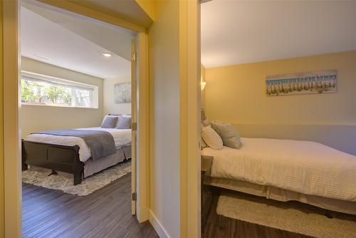 4244 Beach Avenue, Peachland, BC - Indoor Photo Showing Bedroom