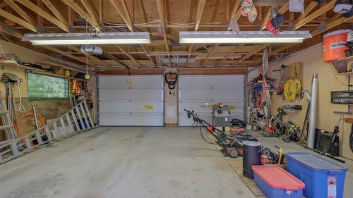 3145 Hall Road, Kelowna, BC - Indoor Photo Showing Garage