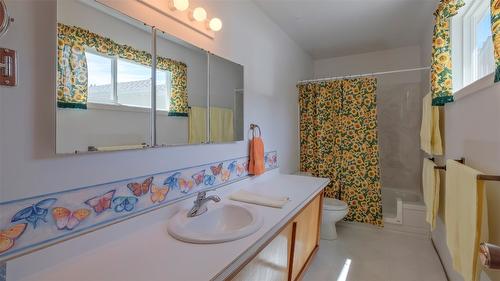 3145 Hall Road, Kelowna, BC - Indoor Photo Showing Bathroom