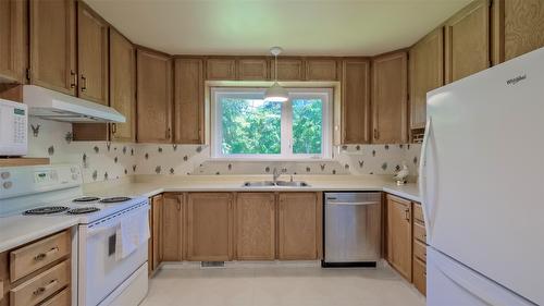 3145 Hall Road, Kelowna, BC - Indoor Photo Showing Kitchen With Double Sink