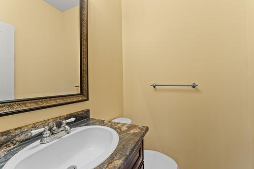 4-1596 Okanagan Avenue, Salmon Arm, BC - Indoor Photo Showing Bathroom