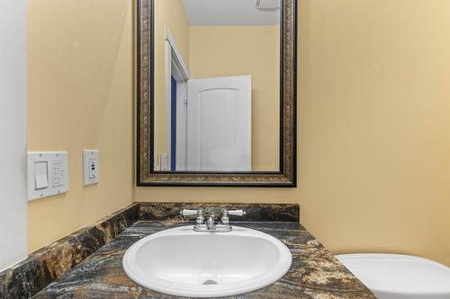 4-1596 Okanagan Avenue, Salmon Arm, BC - Indoor Photo Showing Bathroom