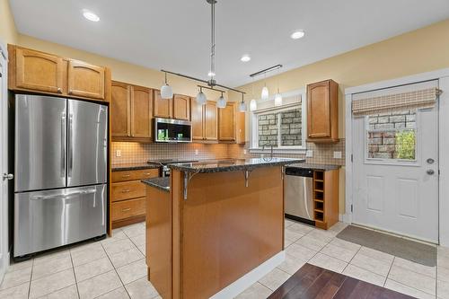 4-1596 Okanagan Avenue, Salmon Arm, BC - Indoor Photo Showing Kitchen